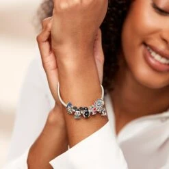 Mickey Mouse Charm By Pandora – 2024 – Disney Parks -Disney 4300107850219 1