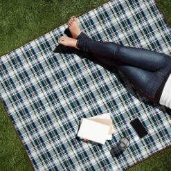 Disney Winnie The Pooh Blanket Tote Outdoor Picnic Blanket 9 Disney Winnie The Pooh Blanket Tote Outdoor Picnic Blanket -Disney 6804058733644 4